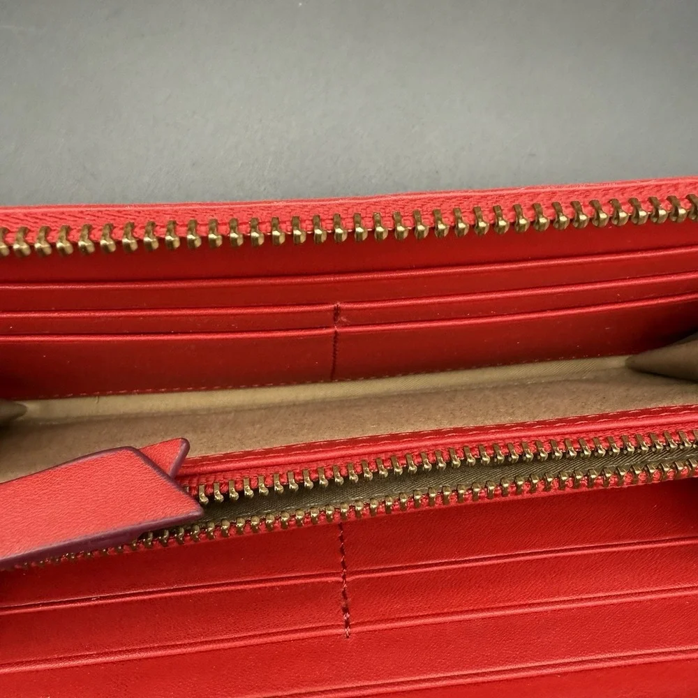 Red Pebble Genuine‎ Leather Wallet Tahari Brass Colored Zipper And Charm